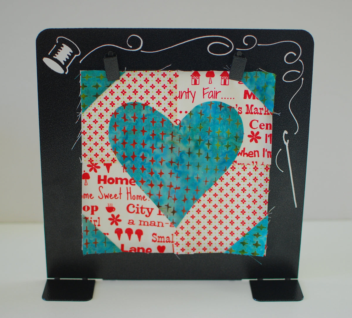 Deco Stand Needle and Thread W/Clips